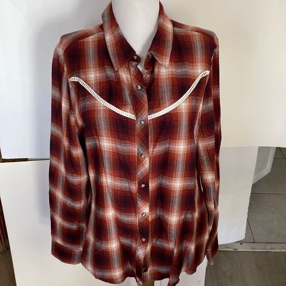 Shyanne Tops - Western style plaid rust white embroidered trim snaps brand new